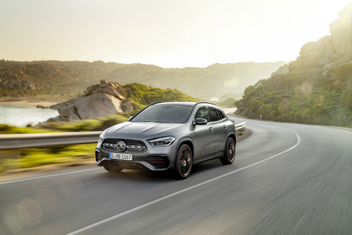 Перша цифрова прем'єра: Mercedes-Benz представив нове покоління GLA на платформі Mercedes me media